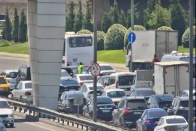 Aeroport şosesində baş verən qəza sıxlığa səbəb oldu 