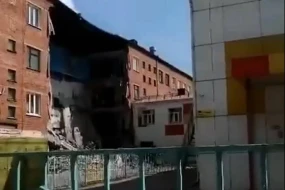 Rusiyada uşaq yaradıcılıq sarayı çökdü VİDEO