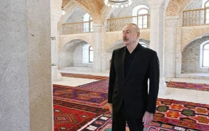 Prezidentin diqqətini çəkən o detal - FOTO