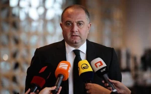 Gürcüstanın müdafiə naziri Ermənistandadır