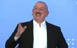 Prezidenti güldürən həmin təqdimat - VİDEO