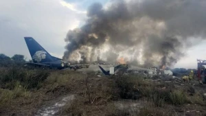 Qazaxıstanda təyyarə qəzaya uğradı - VİDEO