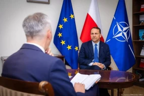 \"Macarıstan Avropa İttifaqından təcrid olunur\" - Radoslav Sikorski