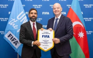 Rövşən Nəcəf FIFA-nın prezidenti ilə görüşdü