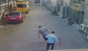 Ağadadaşın mühafizəçi ilə davasının yeni VİDEOSU