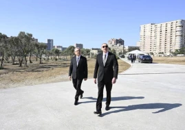 İlham Əliyev “Gənclik”dəki parkda görülən işlərlə tanış oldu - FOTOLAR