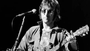 Məşhur müğənnin gitarasına sərvət ödəndi