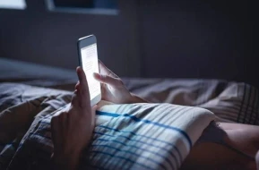 Yatarkən minlərlə dollar xərclədi