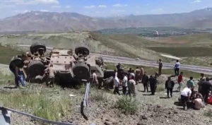 Avtomobil aşdı - 4 hərbçi yaralandı