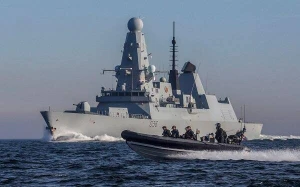 Husilər Britaniya hərbi gəmisini vurdu 