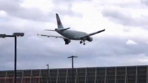 Bu ölkənin vitse-prezidentinin olduğu təyyarə yoxa çıxdı 