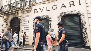 Kanalizasiyadan keçərək Bvlgarini qarət etdilər