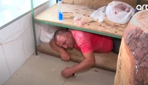 Kameranı görən qəssab piştaxtanın altına girdi - Video