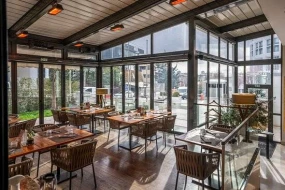 Türkiyədə restoranlara hücum olundu - VİDEO