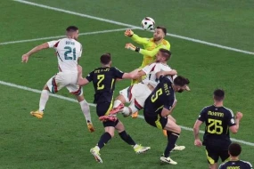 Oyun zamanı huşunu itirən futbolçunun son vəziyyəti