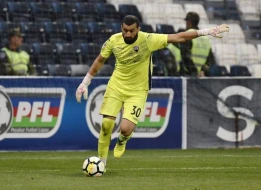 “Neftçi” onunla yollarını ayırdı 