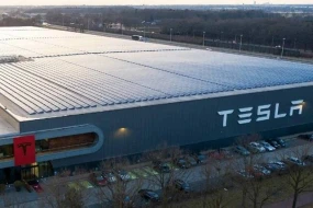 \"Tesla\" zavodunun yaxınlığında bomba aşkarlandı