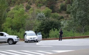 İsrailin Belqraddakı səfirliyinə hücum - Mühafizə polisi yaralandı