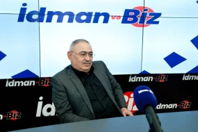 “Neftçi” baş məşqçisini mal daşıyan taksi ilə yola salıb - VİDEO