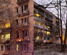 Sankt-Peterburqda yaşayış binalarına PUA-nın düşmə anı - VİDEO