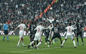 “Qalatasaray” 9 illik aradan sonra səfərdə “Beşiktaş”ı məğlub etdi
