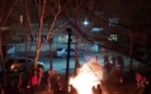Tonqaldan tullanan azyaşlılar toqquşaraq alova düşdülər - ANBAAN VİDEO