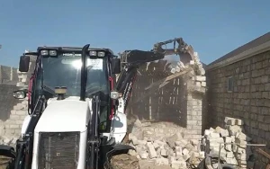 Daha bir neçə qanunsuz tikili söküldü - VİDEO