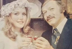 Keçmiş həyat yoldaşının cənazəsində göz yaş tökdü: \"Anam və atam kimi idi\"