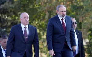 Paşinyan eks-müdafiə naziri ilə yazışmalarını paylaşdı - FOTO