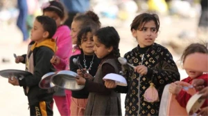 Fələstinli uşaqlar boş boşqablarla İsrailə etiraz etdi