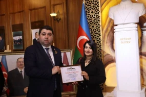 YAP Yasamal rayon təşkilatında “Qalib liderlə yeni zirvələrə doğru” adlı sərgi təşkil olundu - FOTOLAR