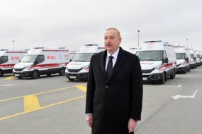 Prezident müasir təcili yardım maşınları ilə tanış oldu - FOTOLAR