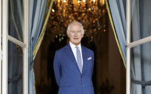 Kral ölüm xəbərindən sonra Londonda görüntüləndi