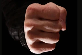 Getmək istəməyən qonağı döyüb öldürdü