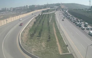 Dairəvi yoldakı qəza tıxac yaratdı