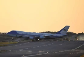 Jurnalistlər ABŞ prezidentinin təyyarəsindən oğurluq ediblər