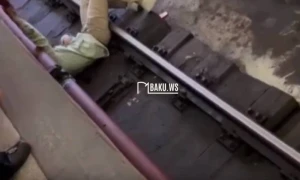 Bakı metrosunda qorxulu anlar: Gənc oğlan... - VİDEO