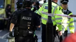 İngiltərədə məktəbə hücum edildi