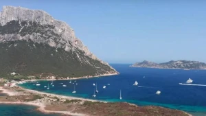 İtaliyanın çimərlik kurortu çılpaq toyların başladığını elan etdi