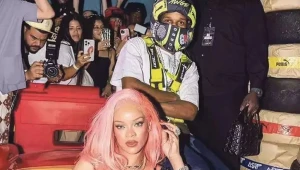 Ayaqqabıları ilə uyğun olsun deyə saçlarını rənglədi - FOTO