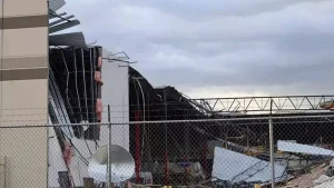 ABŞ-da tornado kabusu! Yük anbarı çökdü: 50 nəfər içəridə qaldı