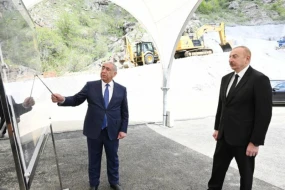 Prezident Xankəndi-Şuşa-Laçın yolunda görülən işlərlə tanış oldu - YENİLƏNDİ (FOTO)