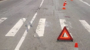 Bakıda yolu keçən gənc qızı avtomobil vurdu