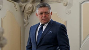 Güllələnən baş nazirdən xəbər var