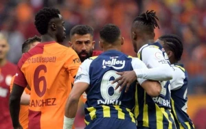 \"Fənərbaxça\" 10 nəfərlə \"Qalatasaray\"a qalib gəldi