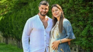 Məşhur cütlüyün övladı dünyaya gəldi