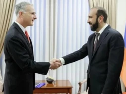 Mirzoyan Lui Bono ilə Cənubi Qafqazı müzakirə etdi