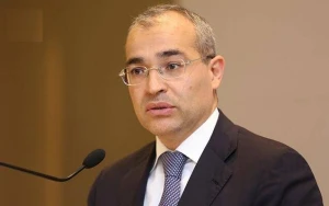 Cabbarov yüksək nəticə əldə etmiş qadın güləşçiləri təbrik etdi