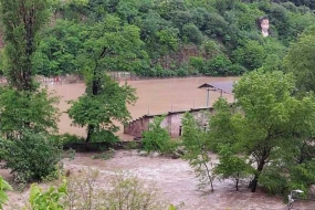 Ermənistanla Gürcüstan arasında yol BAĞLANDI