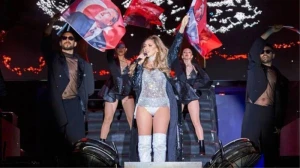 Hadisənin çimərlik geyimində himn oxumasına keçmiş sevgilisi reaksiya verdi